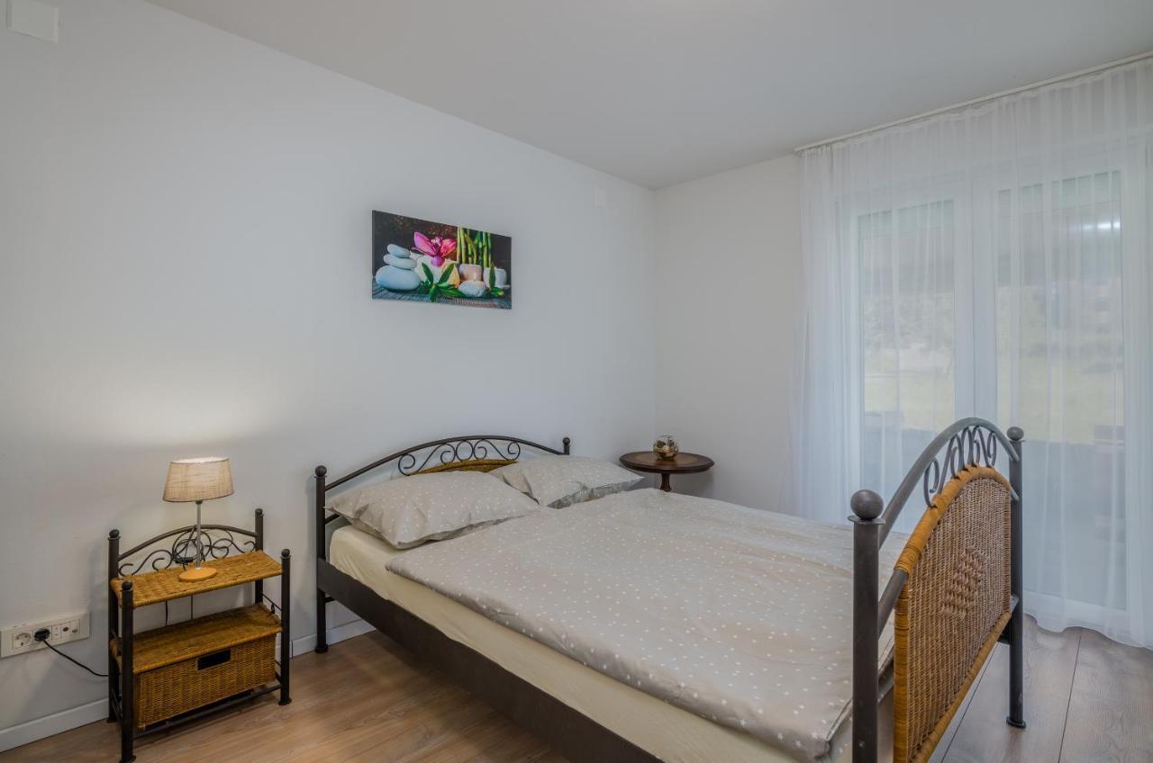 Apartment Tulipan Klimno Exterior photo